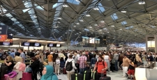 Avrupa ve ABD havalimanlarında kaos yaşanıyor