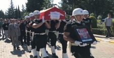 Kene ısırması sonucu yaşamını yitiren polisin cenazesi defnedildi