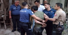 Konya’da polisten kaçan firarı çatıda yakayı ele verdi