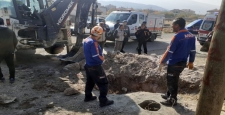 Aksaray'da 2 metrelik elektrik çukuruna düşen Eren kurtarıldı