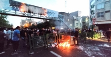 İran'da hayatını kaybeden gösterici sayısı 476'ya yükseldi
