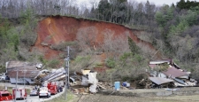 Japonya'da toprak kayması: 10 bina yıkıldı, 2 kişi kayıp