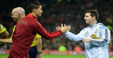 Ronaldo, Suudi Arabistan'daki ilk maçını Messi'ye karşı oynayabilir