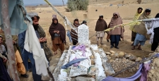 Afganlar, 25 kişiyi öldürdüren ve bundan utanç duymayan Prens Harry'e tepkili