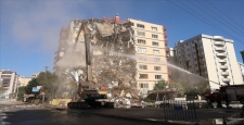 Depremde yıkılan binayla ilgili 2 görevli ağır cezada yargılanacak