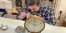 ​Konyalı saat ustası, 10 metrekare dükkanında 41 yıldır zamana ayar veriyor