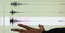 İran'ın Türkiye sınırında 5,7 büyüklüğünde deprem